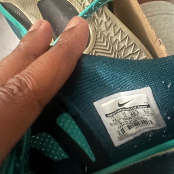 Athletic_Shoes
